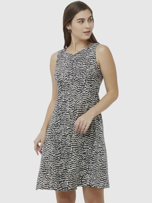 109 f black printed a-line dress