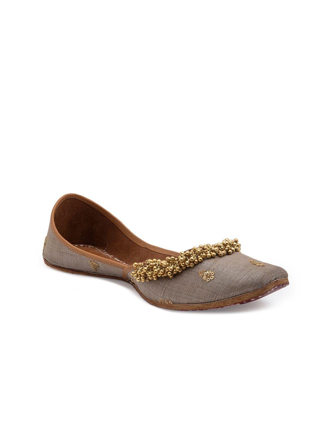 5 elements women grey & gold-toned ethnic embellished mojaris