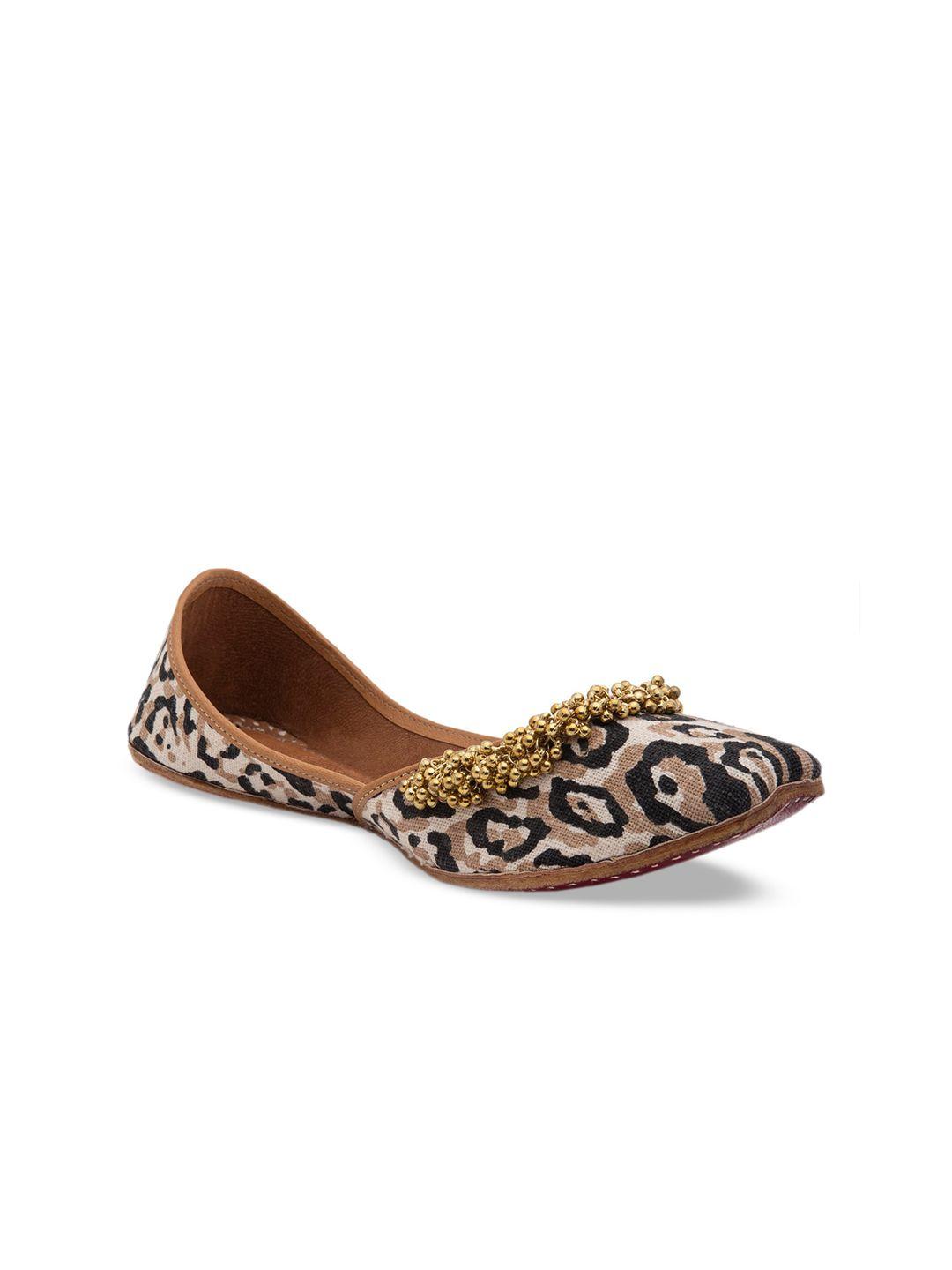 5 elements women white printed ethnic mojaris flats