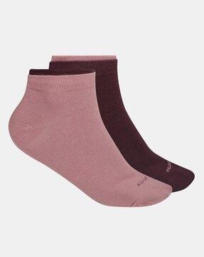 7491 compact cotton stretch low show socks with stay fresh treatment