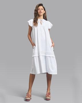 a-line dress with tie-up neck