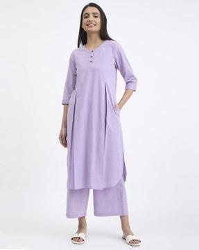 a-line kurta with insert pocket