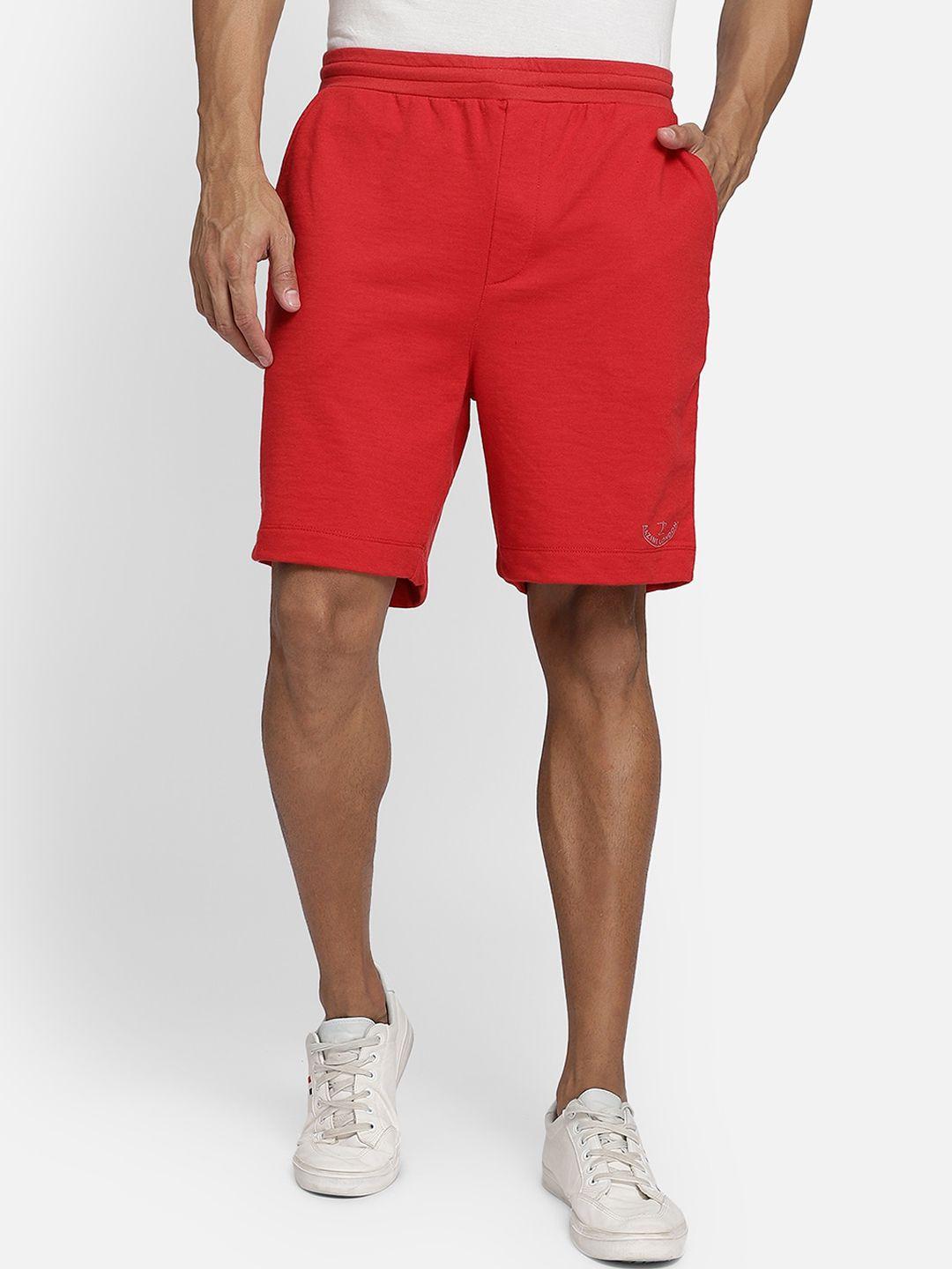 aazing london men red mid- rise sports shorts