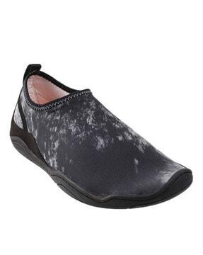 abstract print casual shoes