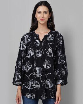 abstract tunic with v neckline