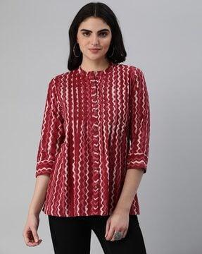 abstract print collar-neck top