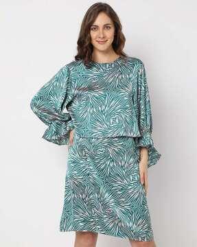 abstract print slim fit top