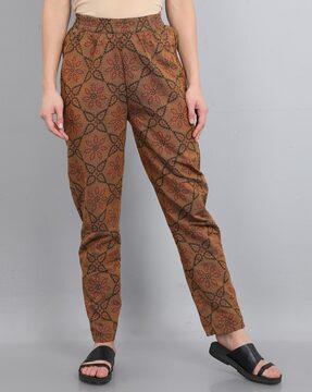 abstract print tapered fit pants