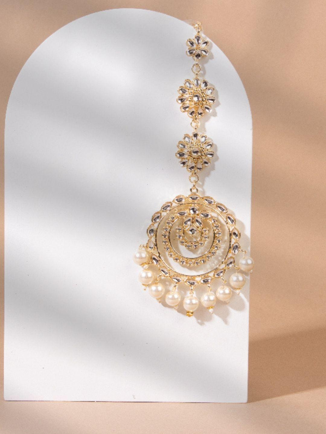accessher gold-plated & off-white kundan & pearl embellished maang tikka