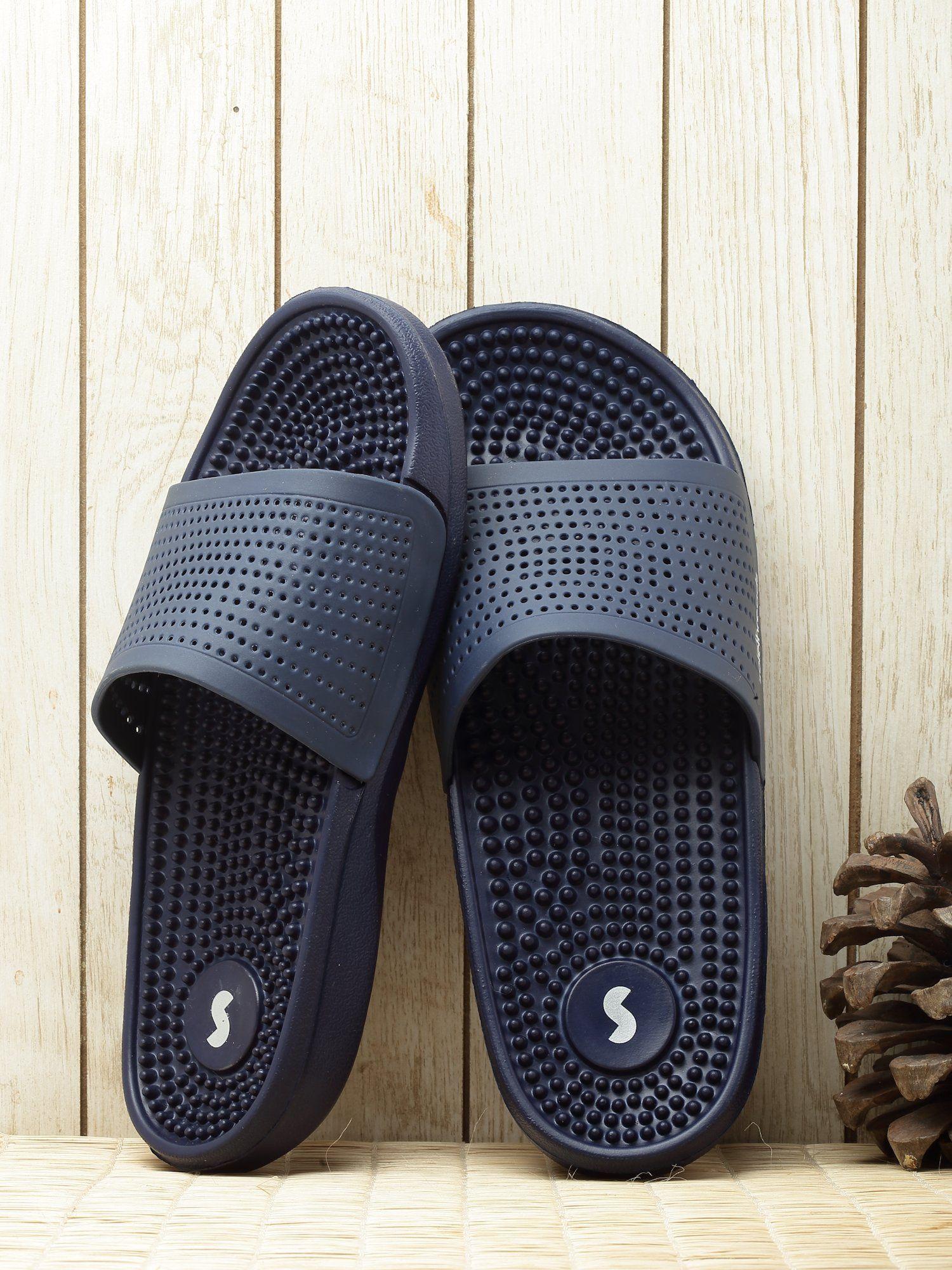 accuwalk navy solid men slides