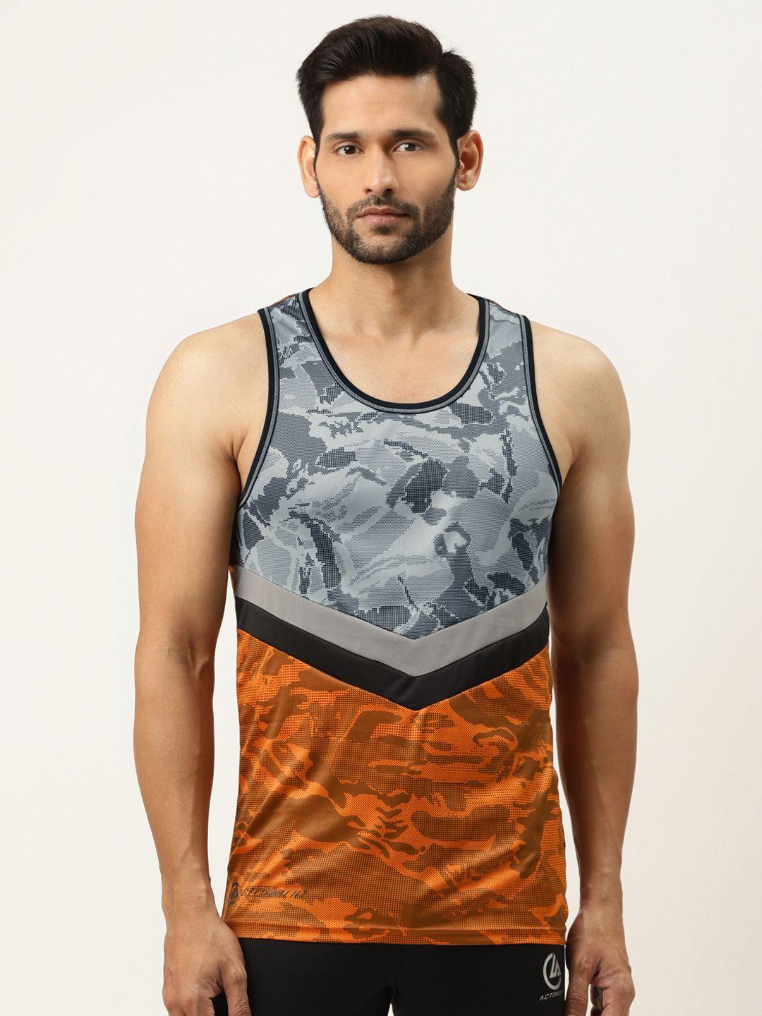 actoholic men grey & orange printed round neck t-shirt