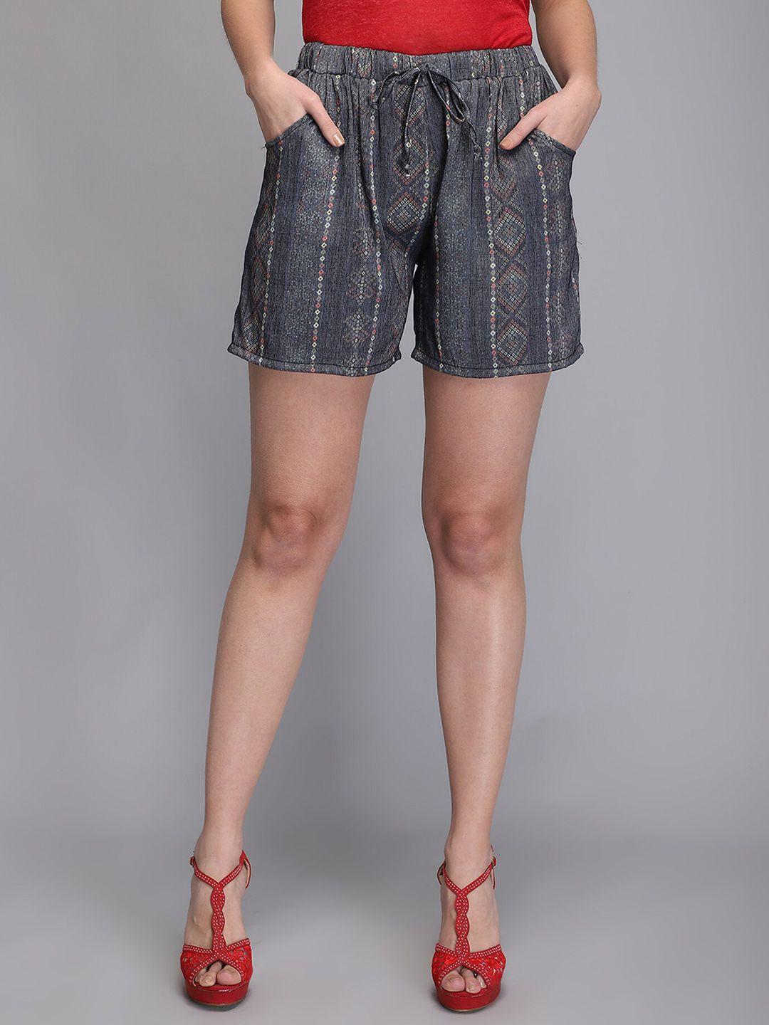 aditi wasan women geometric printed mid-rise shorts