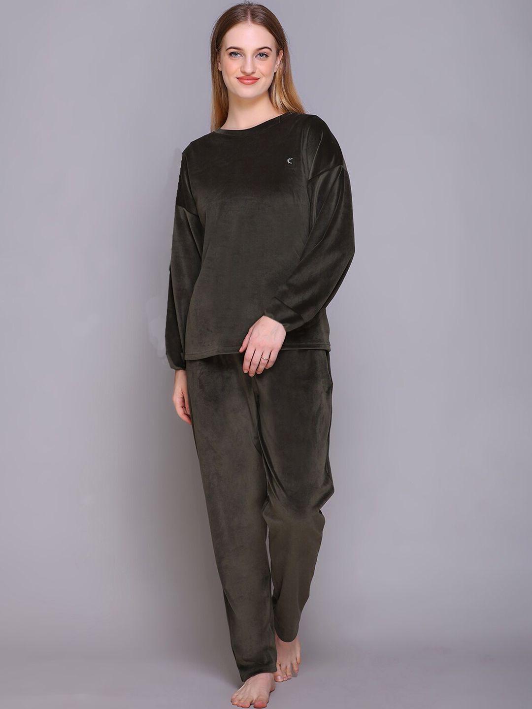 aerowarm round neck t-shirt with pyjamas