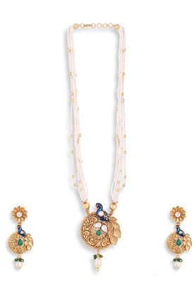 aesthetic golden polish matt finish necklace & earrings