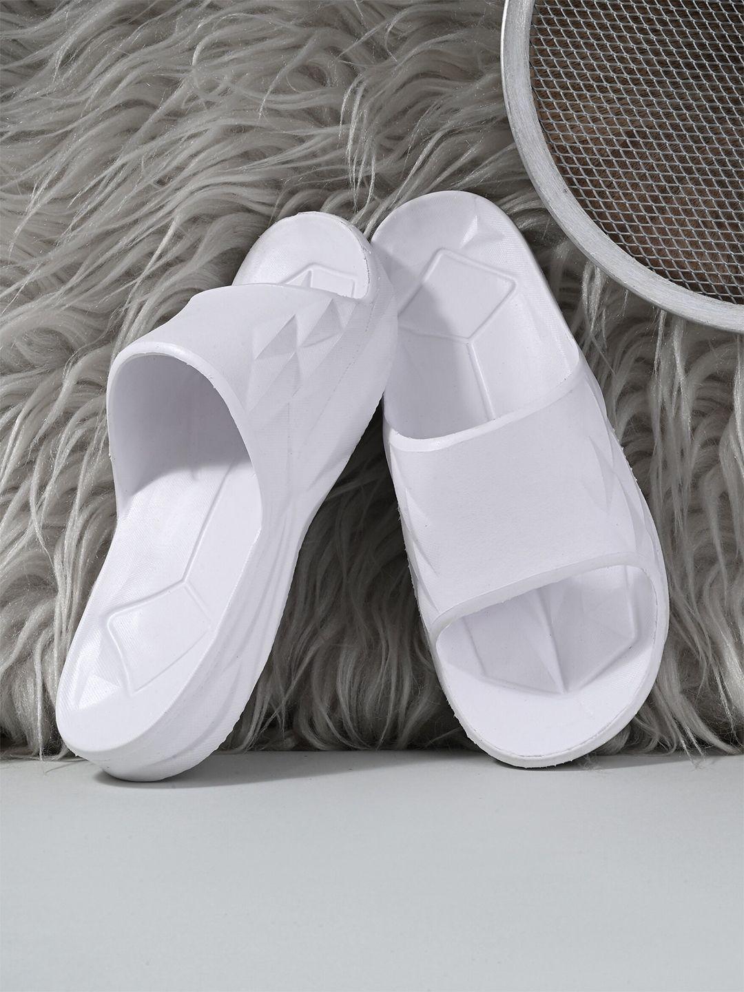 afrojack men self design croslite sliders