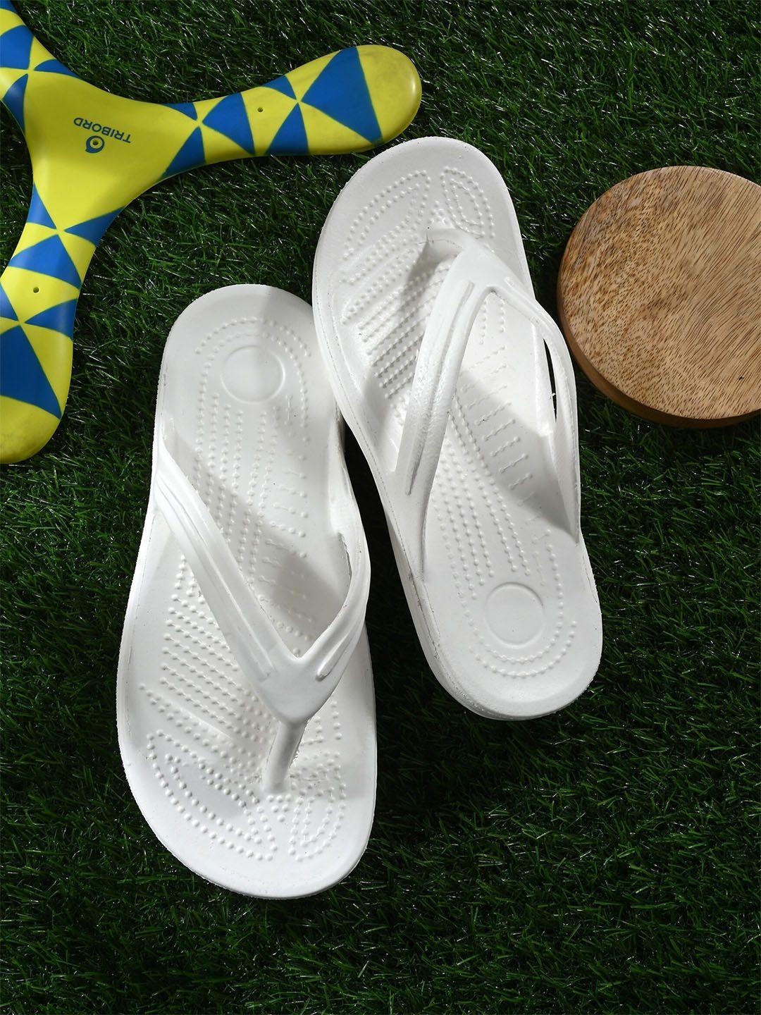 afrojack men self design croslite thong flip-flops