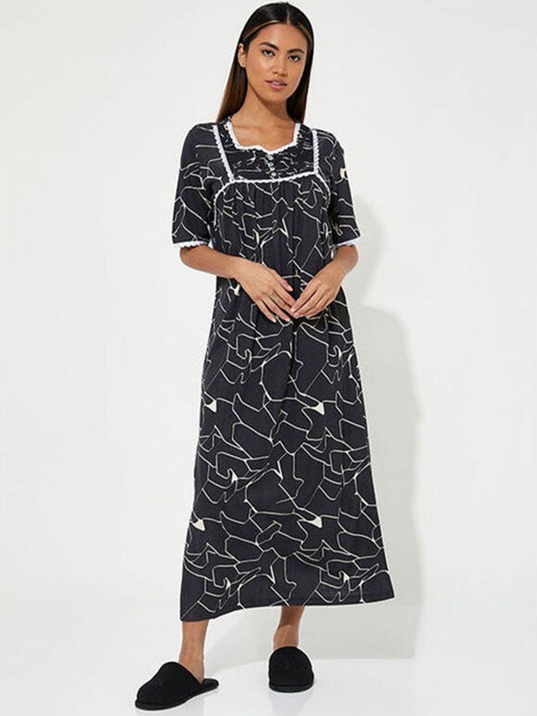 aila abstract printed square neck short sleeves maxi nightdress