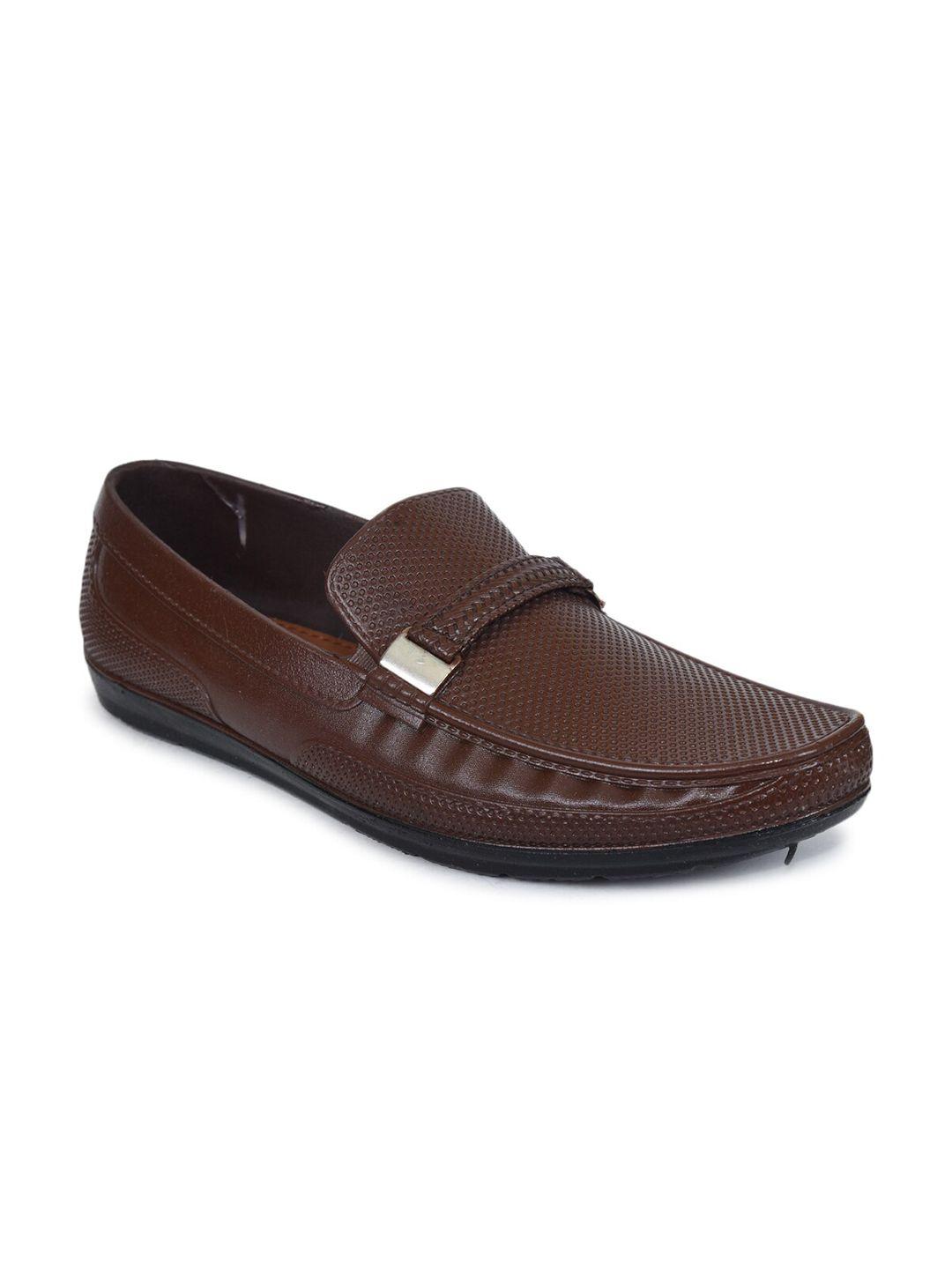 ajanta men brown textured casual loafers