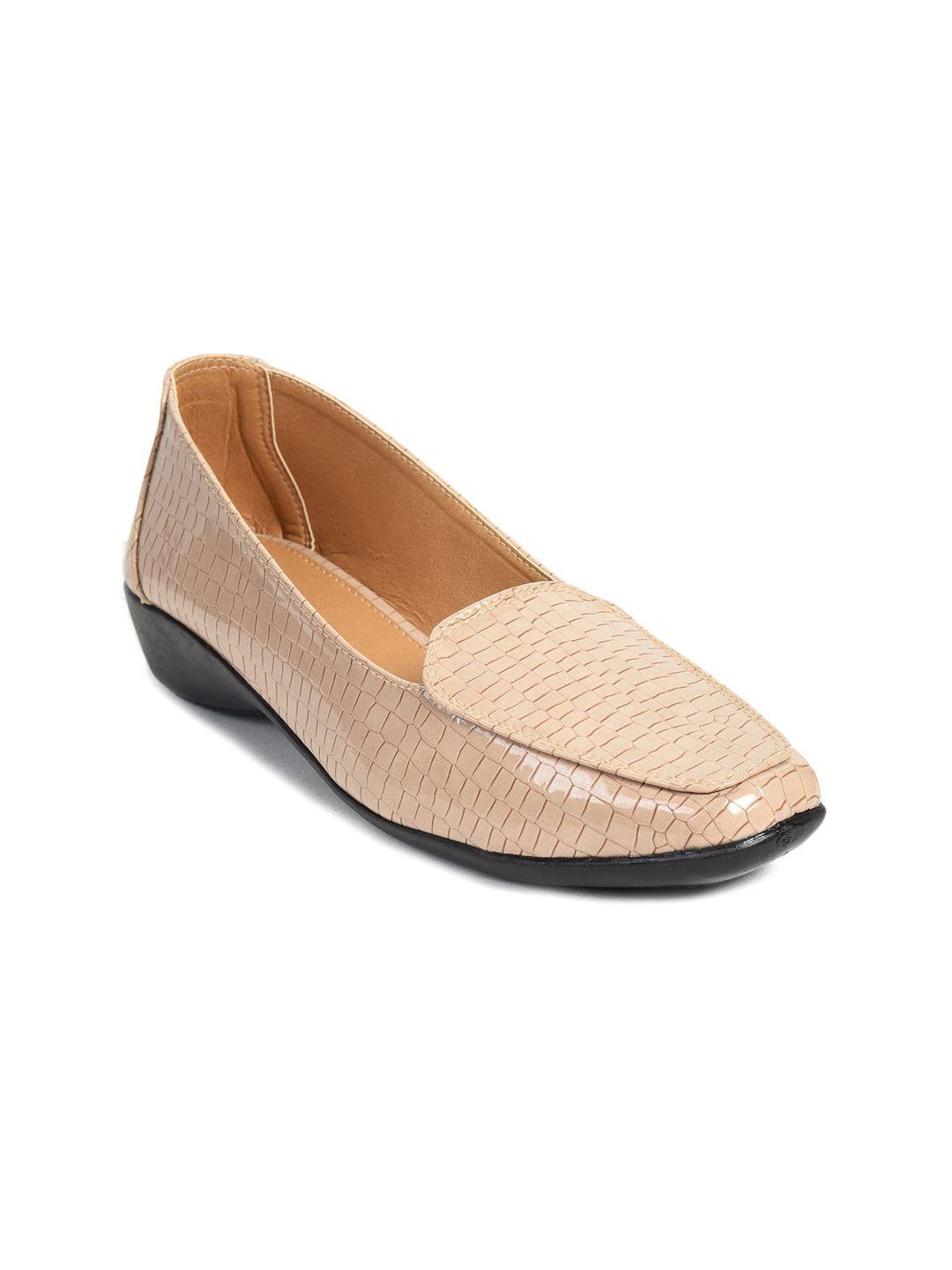 ajanta women off white textured loafers