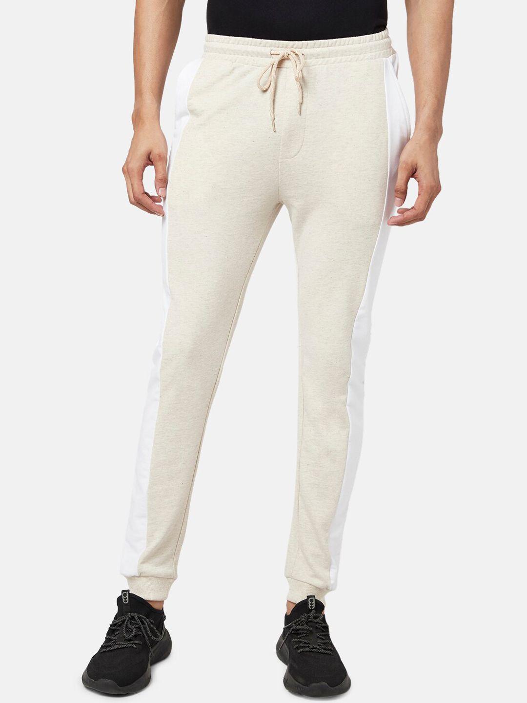 ajile by pantaloons men cream & off-white joggers