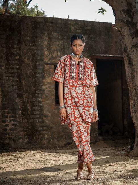 akiso brick red oversized short kurta with embroidery detail and straight pants coord set (set of 2)