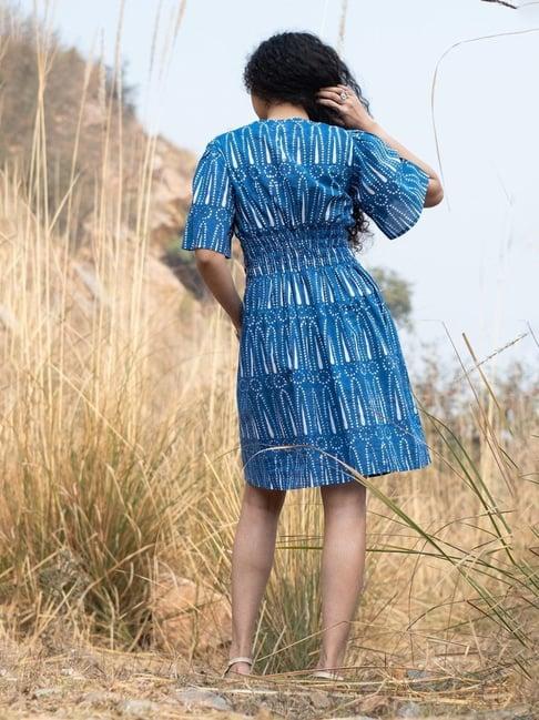 akiso neela indigo block printed box pleat dress v neck and relaxed sleeves with side pockets