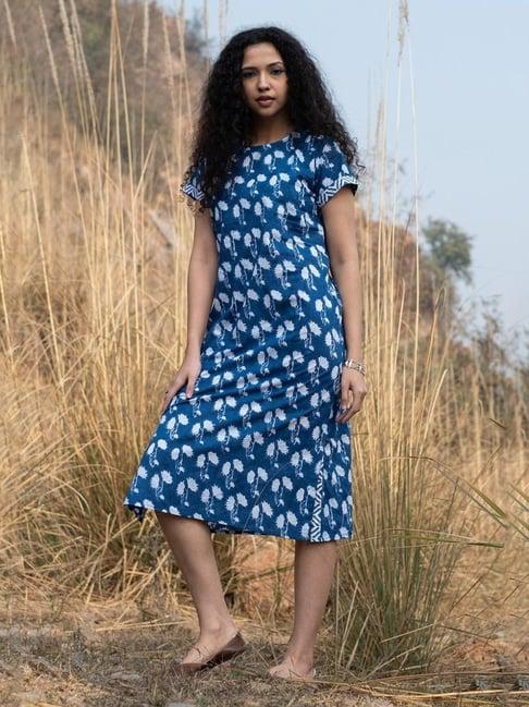 akiso neela indigo block printed midi dress with short sleeve and side slits