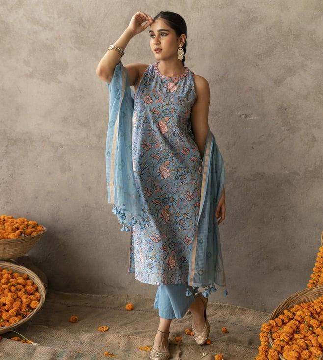 akiso reet blue block printed and embroidery detailed straight fit sleevless suit set with dupatta