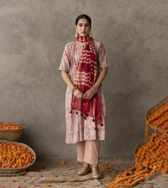 akiso reet peach block printed embroidery detailed suit set with dupatta