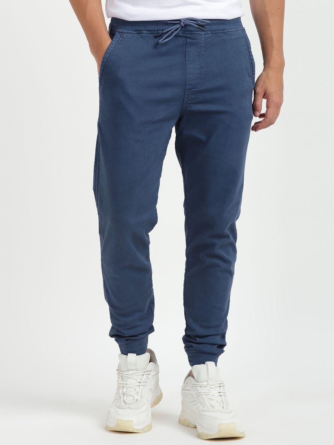 alcott men solid tapered fit joggers