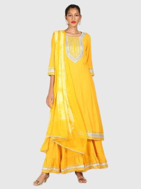 anahi yellow embroidered suit sets