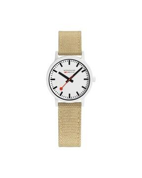 analogue watch with round dial
