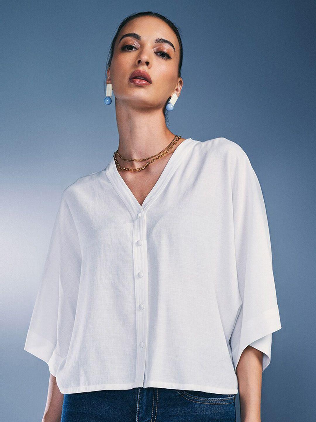 and extended sleeves shirt style top