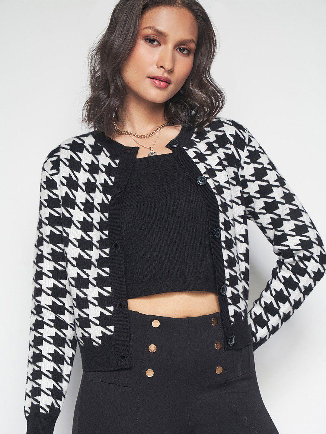 and geometric print crop top