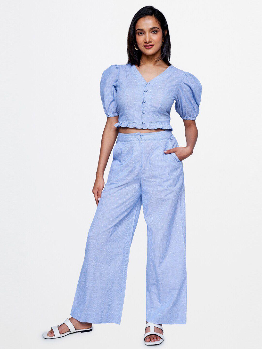 and printed v-neck puff sleeves top with trousers