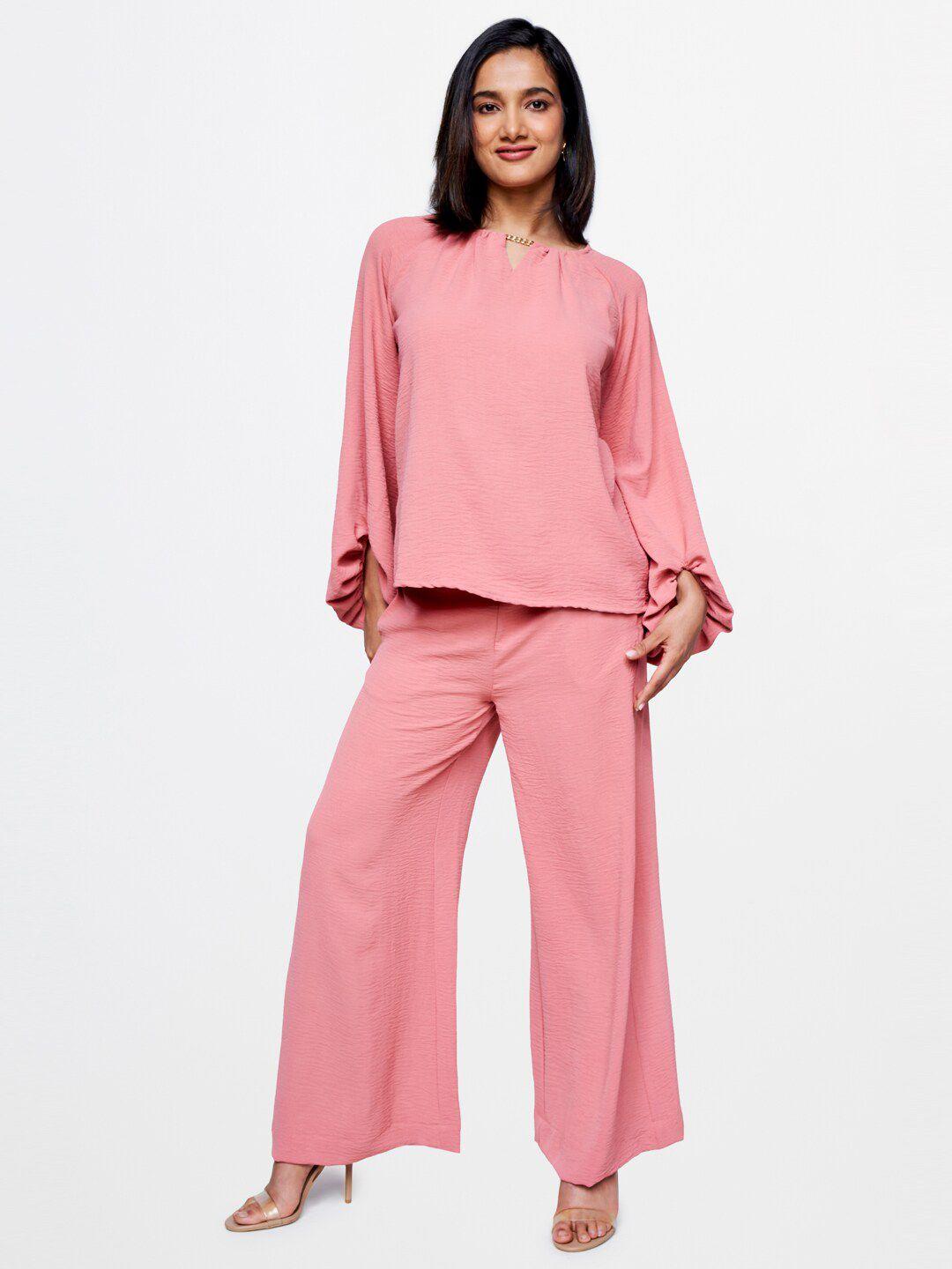 and round neck raglan sleeves top with trousers