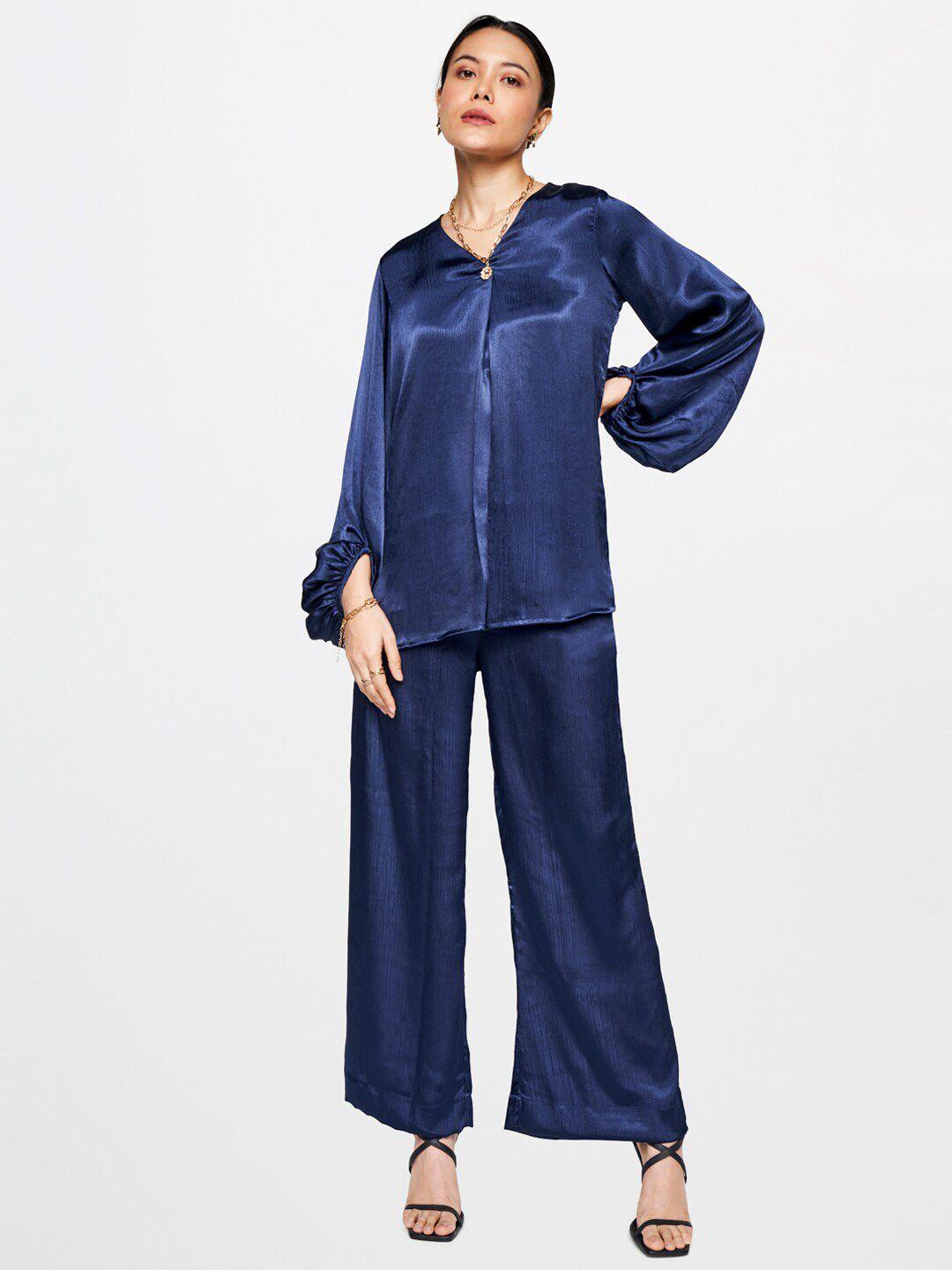 and v-neck puff sleeves top with trouser