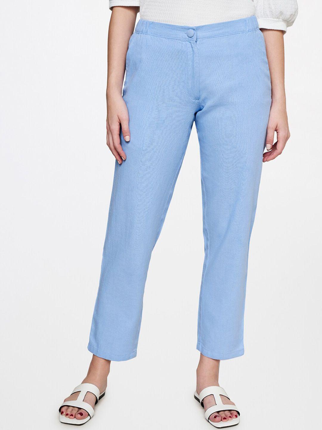 and women mid-rise tapered fit trousers