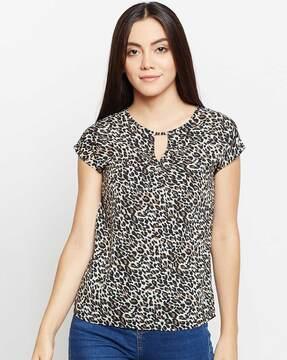 animal print slim fit top with round-neck