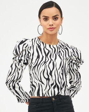 animal print tailored fit round-neck top