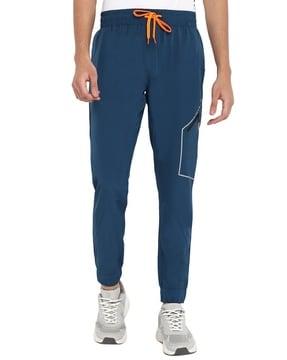 ankle-length joggers with contrast drawstrings