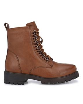 ankle-length leather boots with side zipper