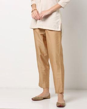 ankle-length pants with insert pockets