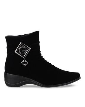 ankle-length boots with initials charm