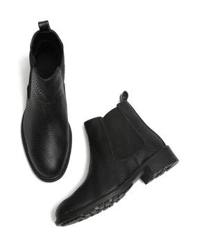 ankle-length boots with pu upper