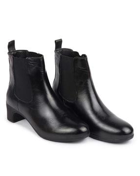 ankle-length boots with pull-up tabs