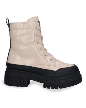 ankle-length boots with side zipper