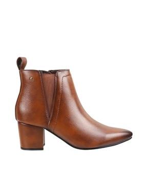 ankle-length boots with synthetic upper