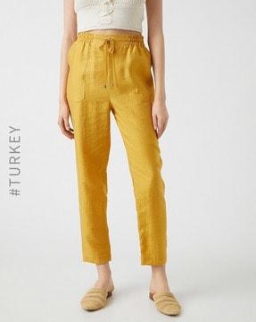 ankle-length pants with patch pockets