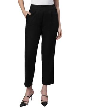 ankle-length pants with pockets